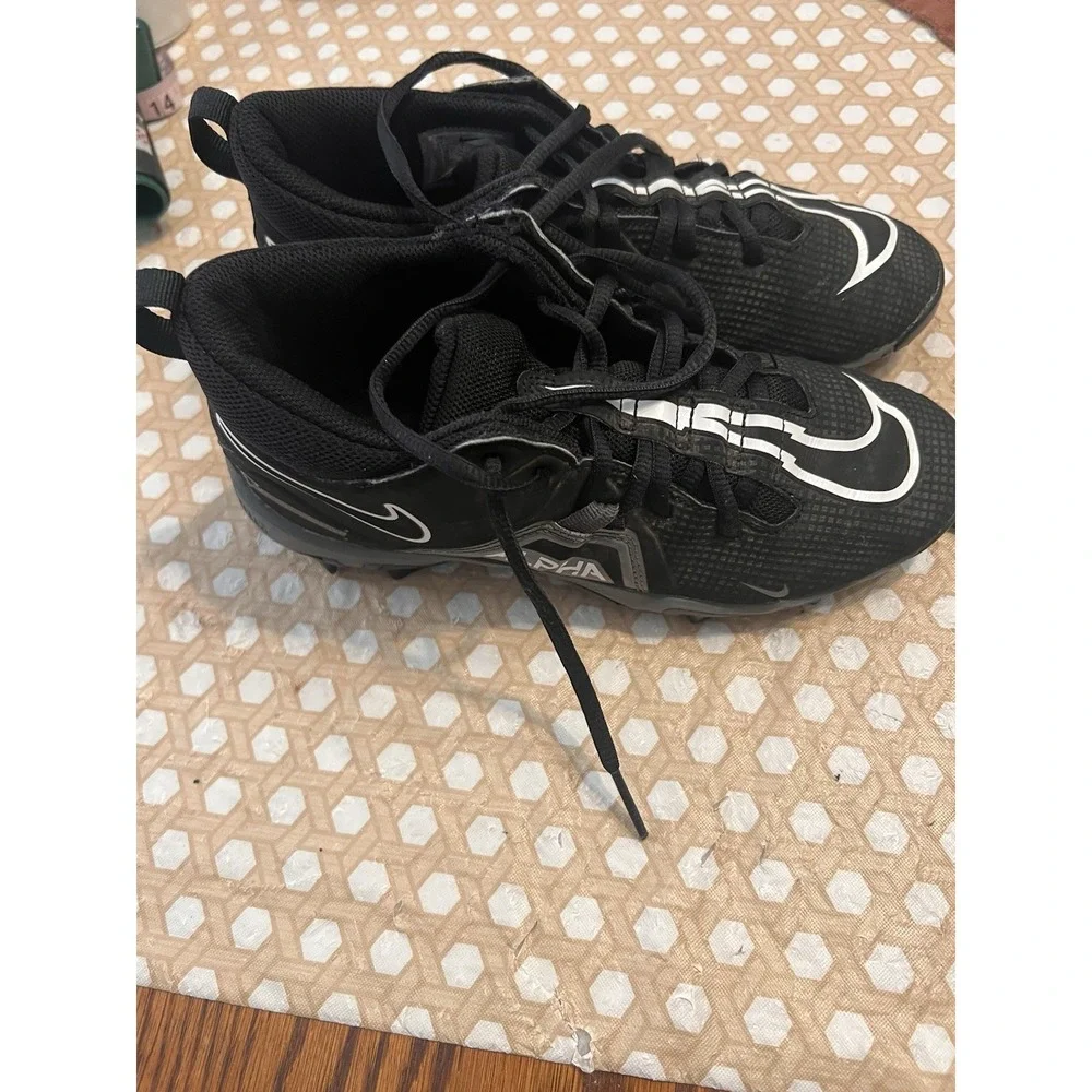 Nike traction shark provide
